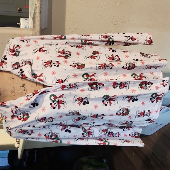 Disney Other - Disney size large women's pajama top  0400